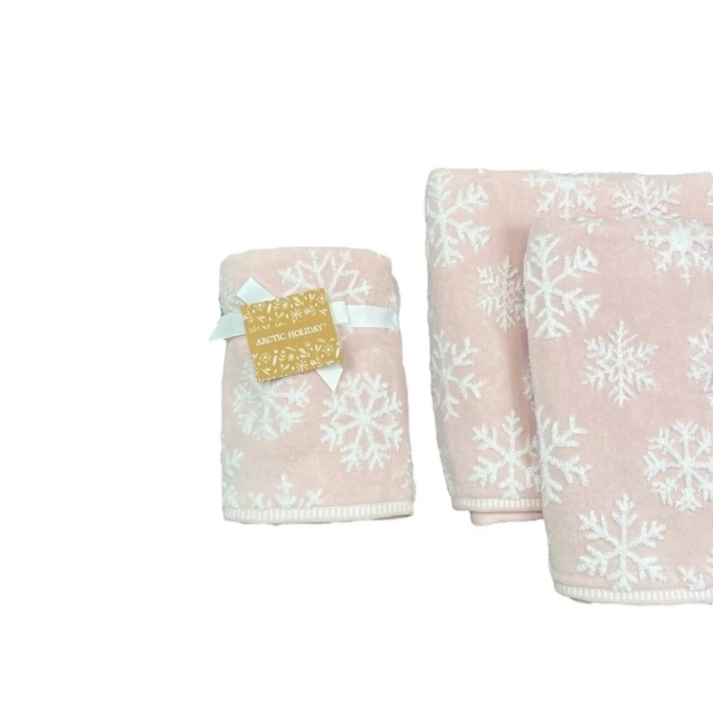 Arctic Holiday - ‘Snowflakes - pink bundle’ bath towel set. NWT. Firm!